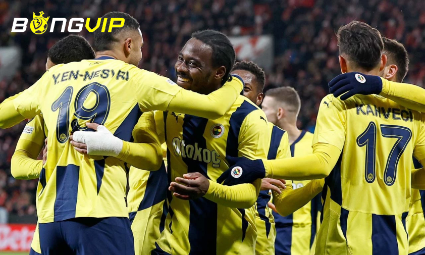 Fenerbahce vẫn đang duy trì vị trí thứ 2 tại giải vô địch quốc gia (Ảnh: Getty).