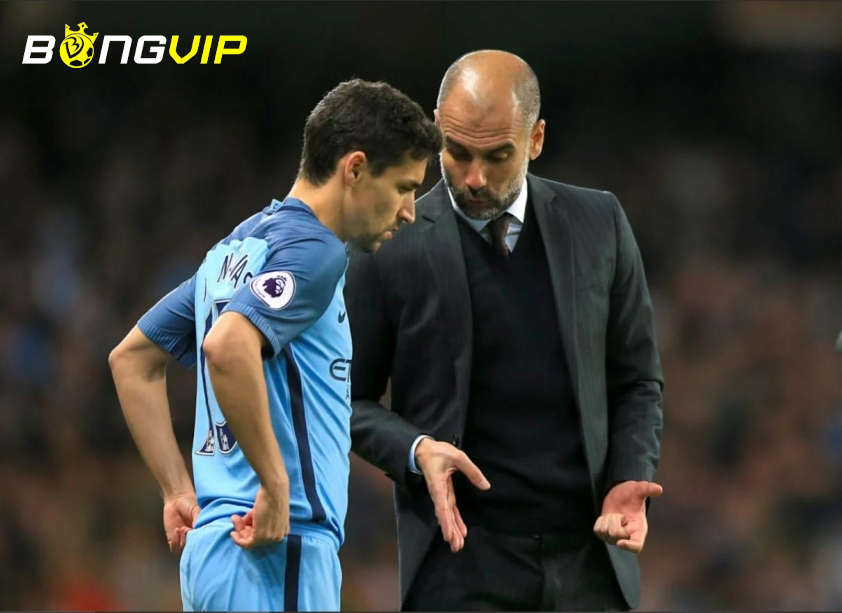 Pep Guardiola từng có quãng thời gian làm việc cùng Jesus Navas (Ảnh: Getty).